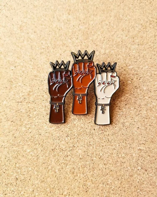 Queens Stand up Lapel Pin